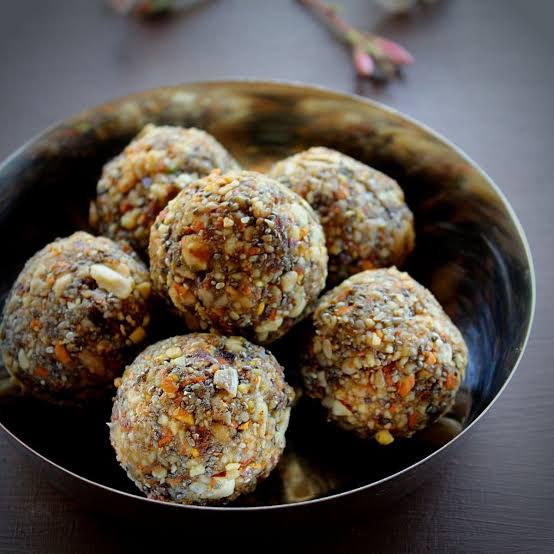 Flaxseeds dry fruit laddoo